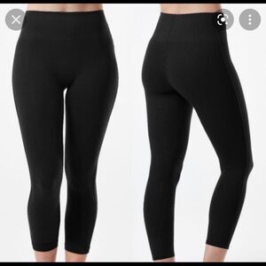 Spanx women’s small cropped essential legging black NWT elevated basics